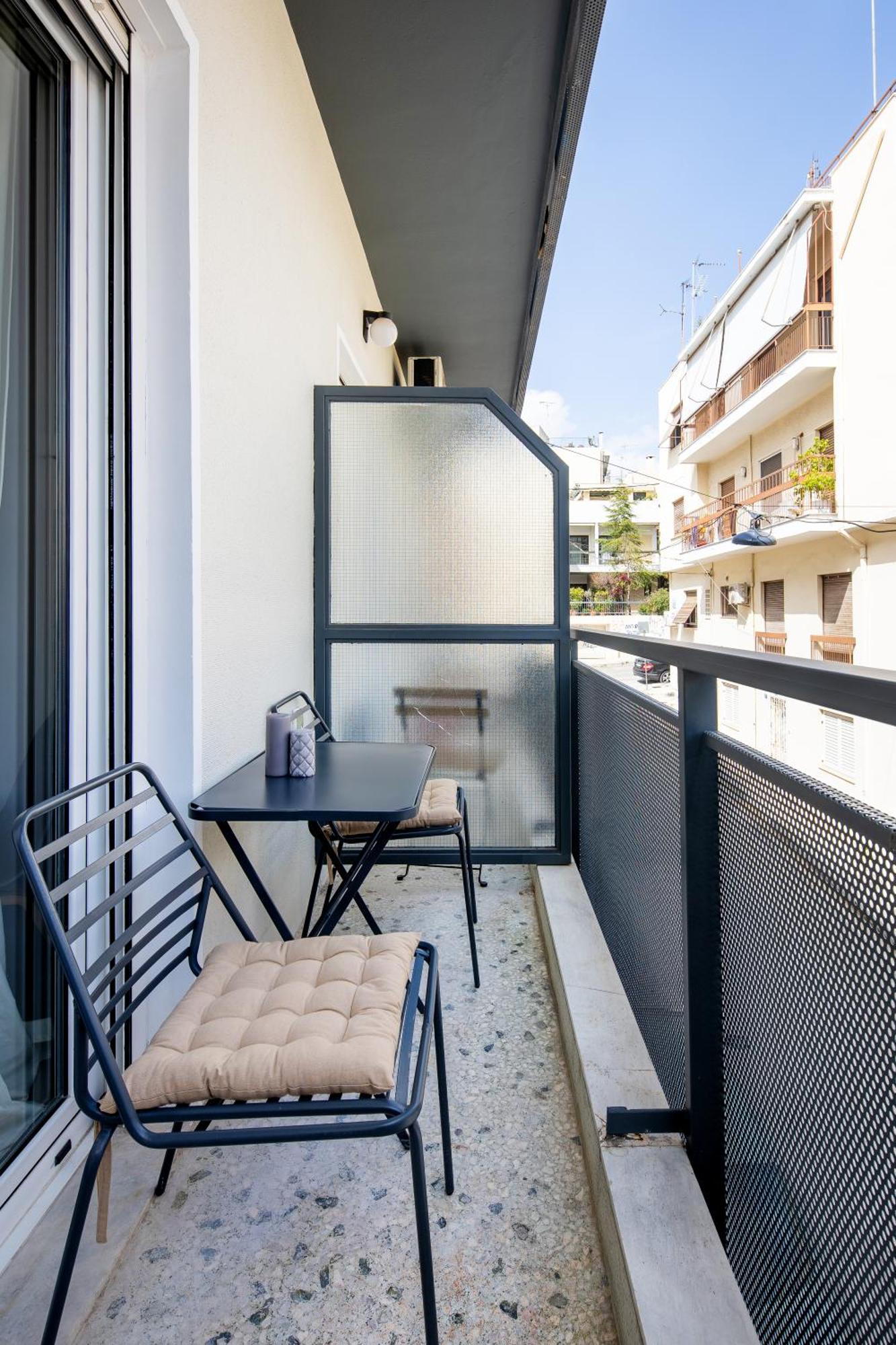 Tranquil Center Apartment *